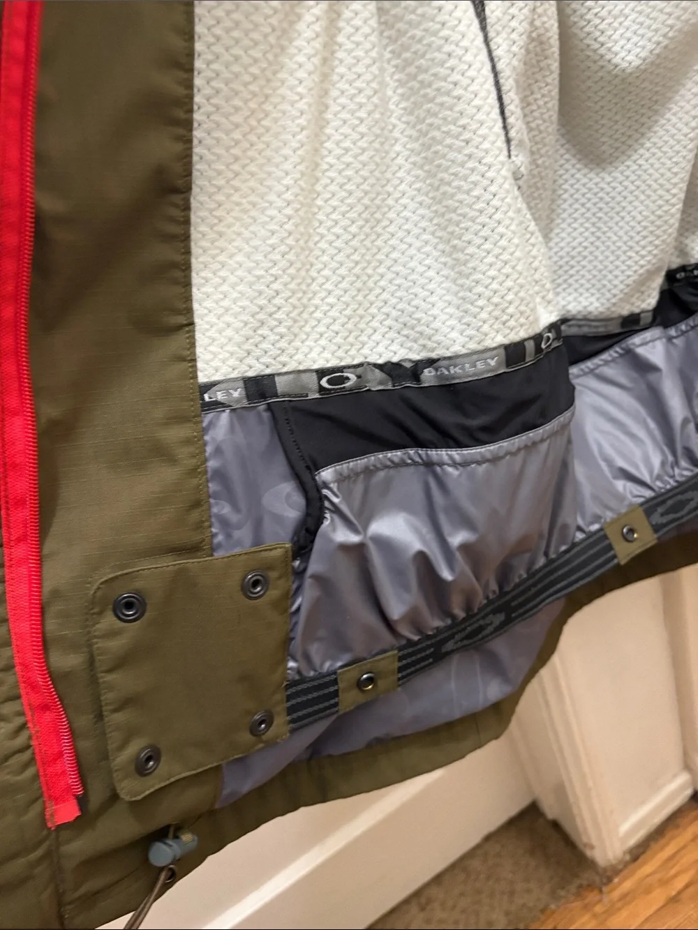 Oakley hooded snowboarding